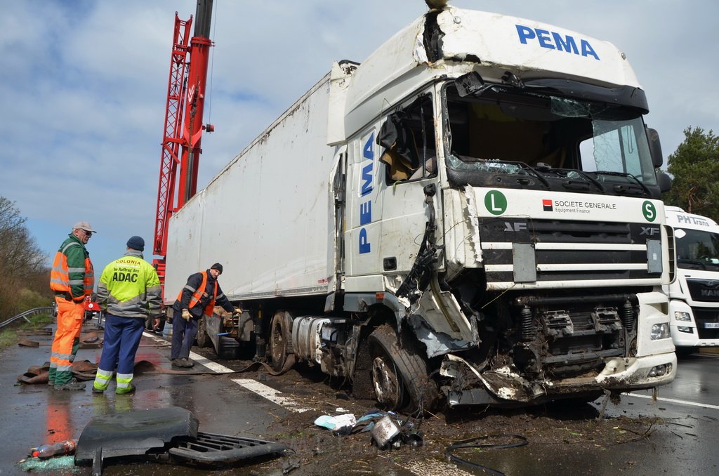 VU LKW umgestuerzt A 3 Rich Frankfurt AS Koenigsforst P545.JPG - Miklos Laubert